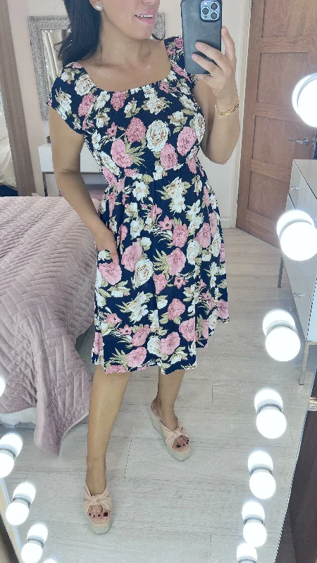 Buy Now Vanders Floral Print Shirred Dress
