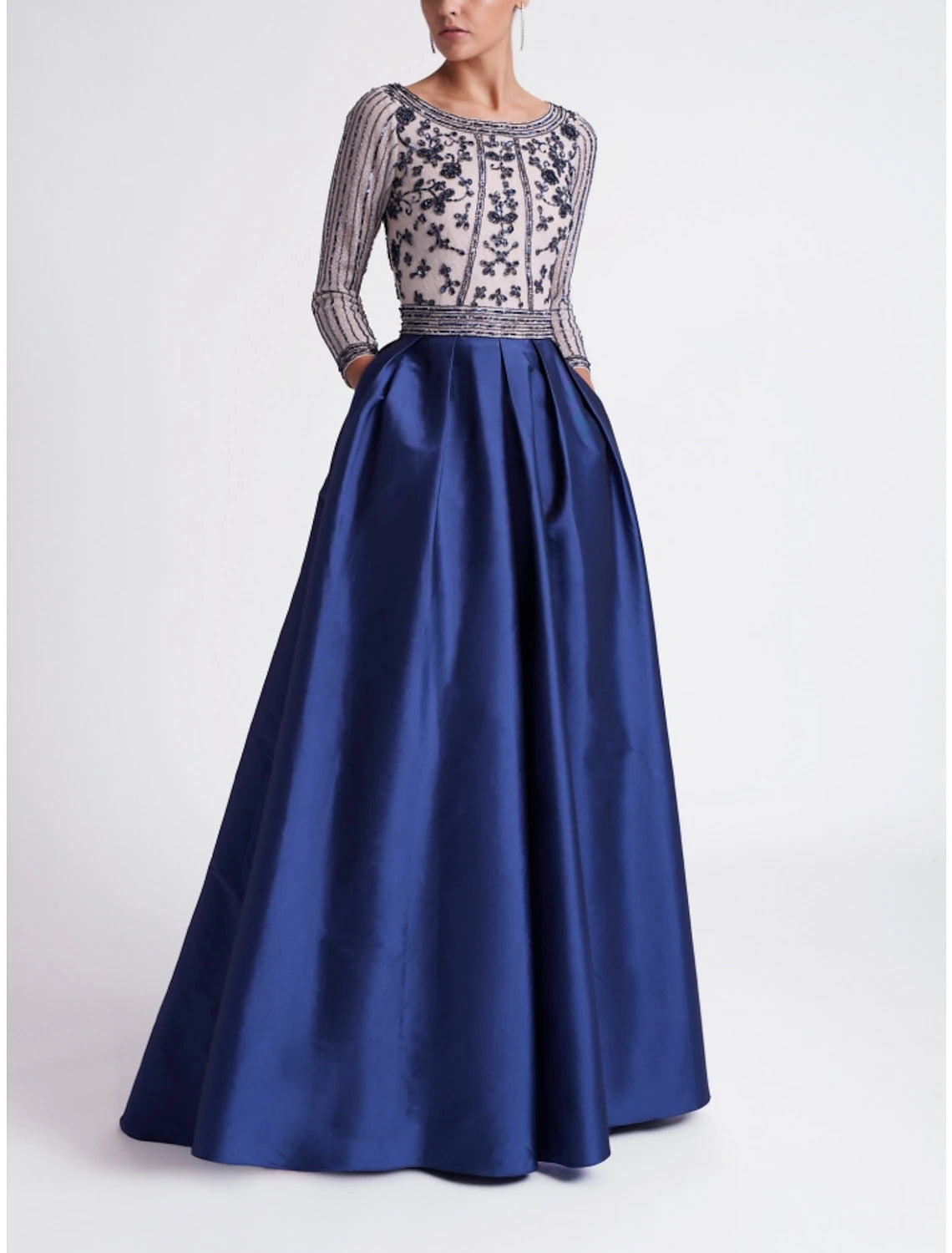 Discount Deals A-Line Mother of the Bride Dress Wedding Guest Party Elegant Scoop Neck Sweep / Brush Train Satin Long Sleeve with Sequin Ruching