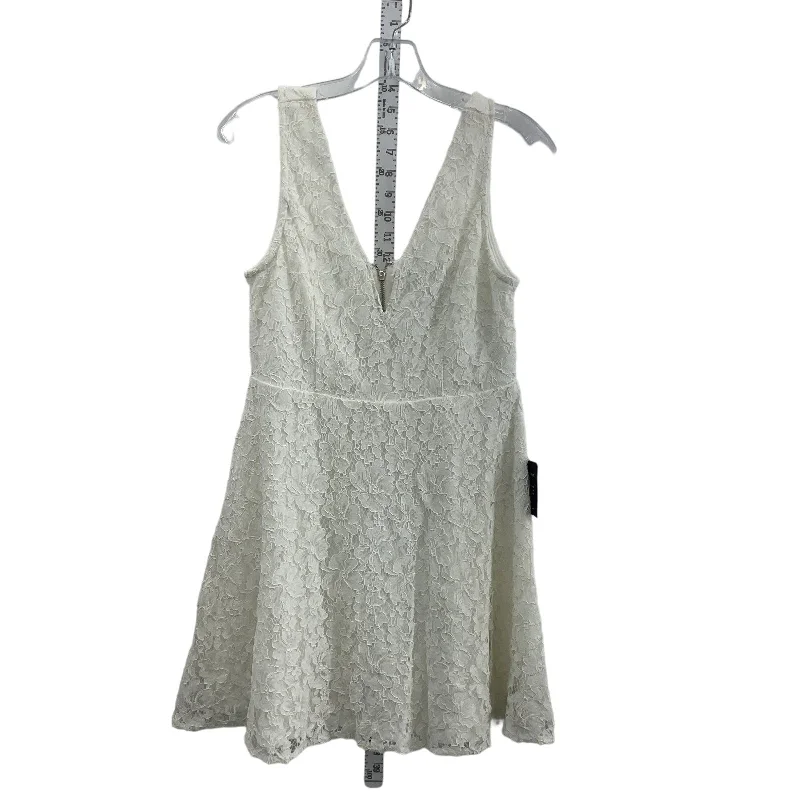 Closeout Lulu's White Women's Chantilly Lace Skater Fit & Flare Dress M - New With Tags